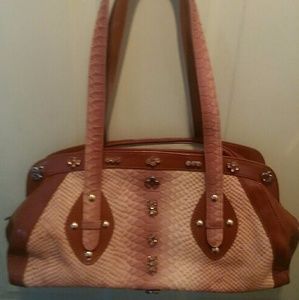 EURO WELLNESS LEATHER HANDBAG!